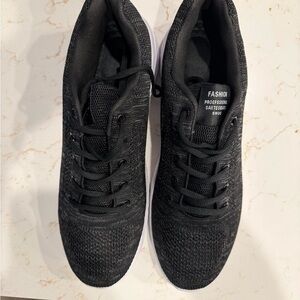 Light-Weight Men’s Black Skateboarding Sneakers